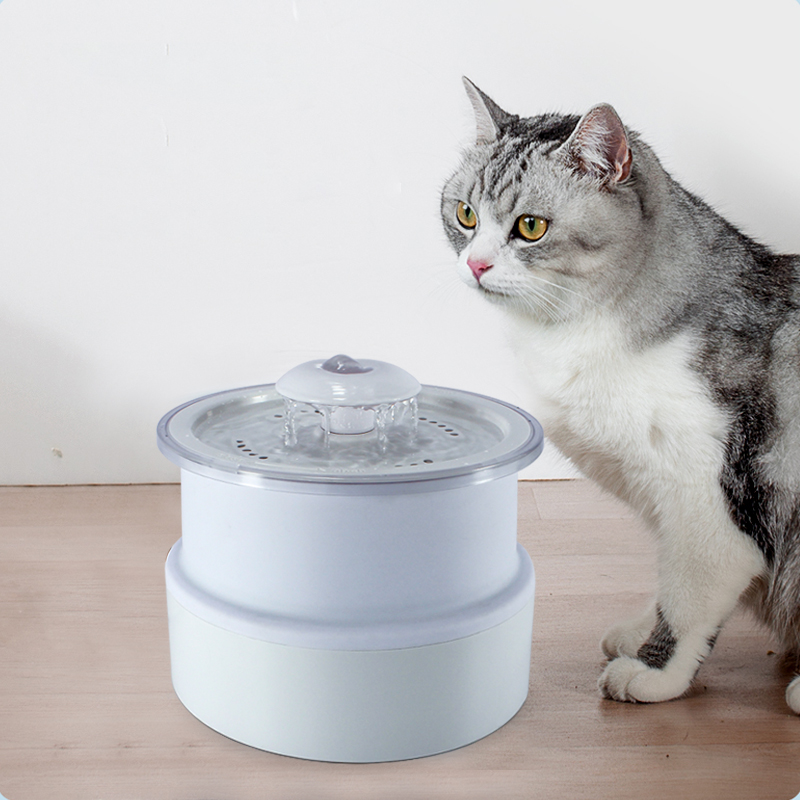 Fountain de chat gratuit de matériaux de qualité alimentaire BPA